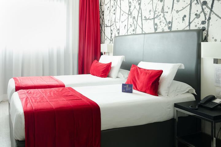 Room 32 of 70