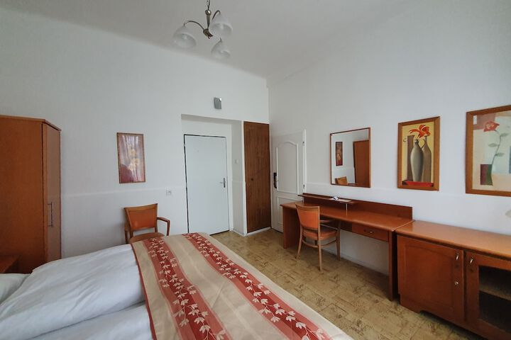 Room 96 of 324