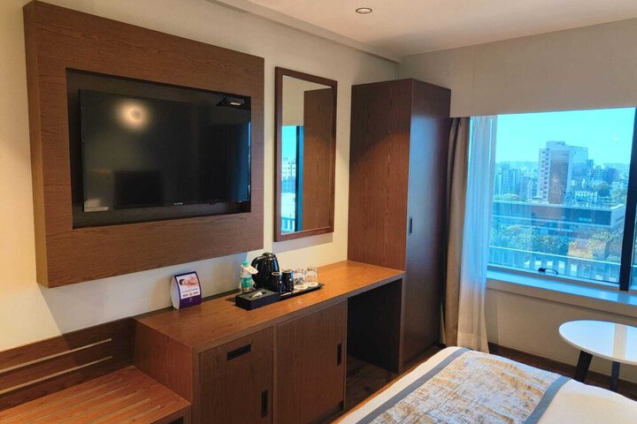 Room 20 of 39