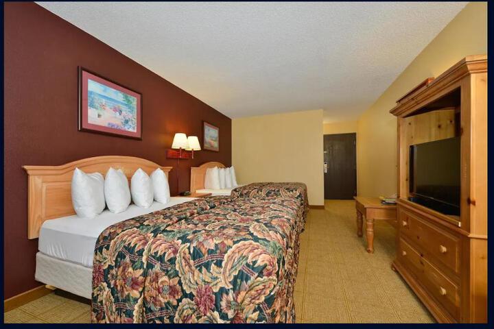 1 Queen Bed (8 of 14)
