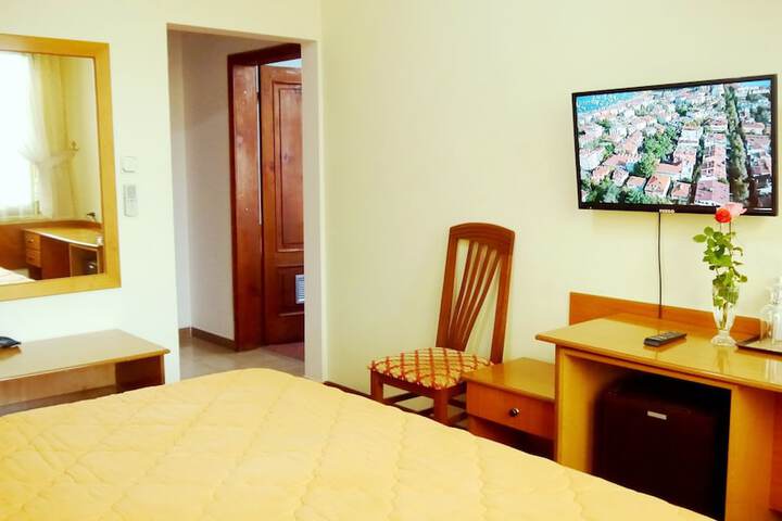Room 9 of 32