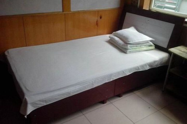 Room 11 of 11