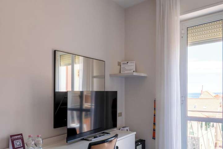 Room 33 of 71