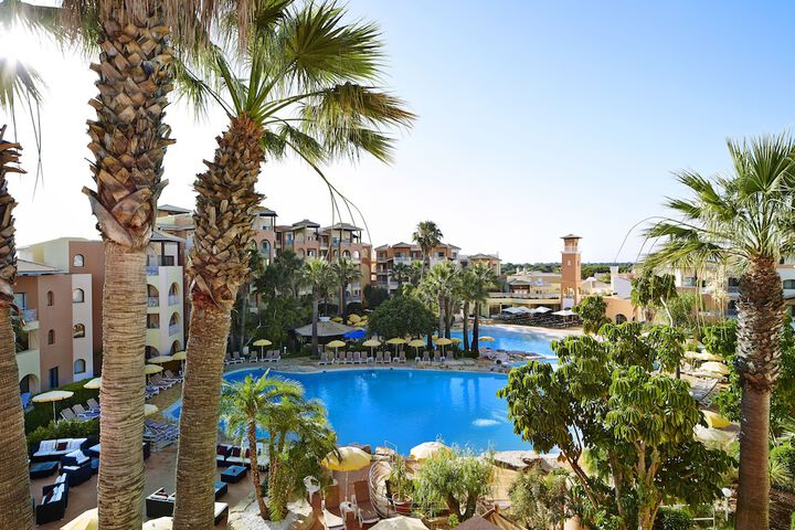 Hotel Pool