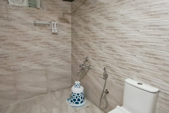 Room 8 of 9