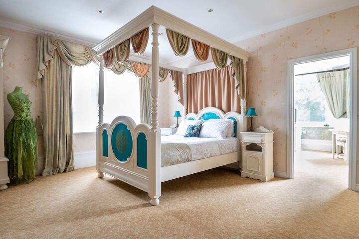Room 28 of 229