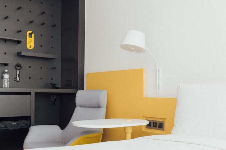 Room 6 of 34
