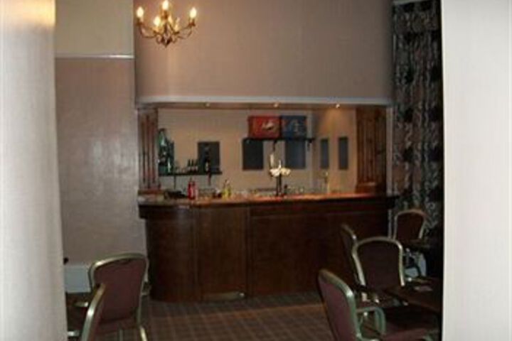 Lounge 14 of 25