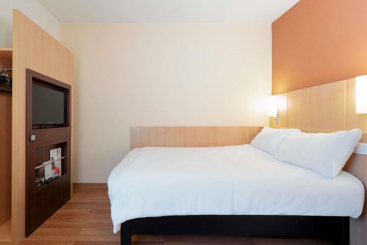 Room 3 of 91