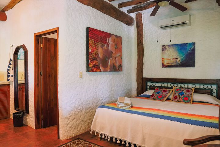 Room 2 of 83