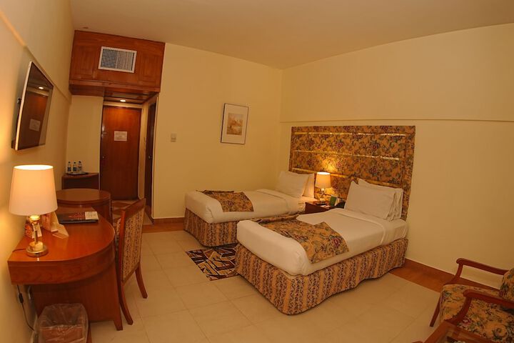 Room 18 of 32