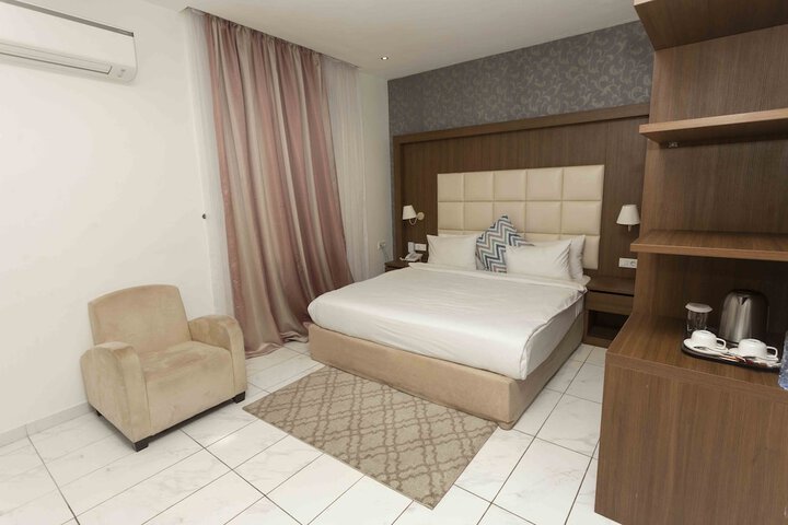 Room 26 of 83