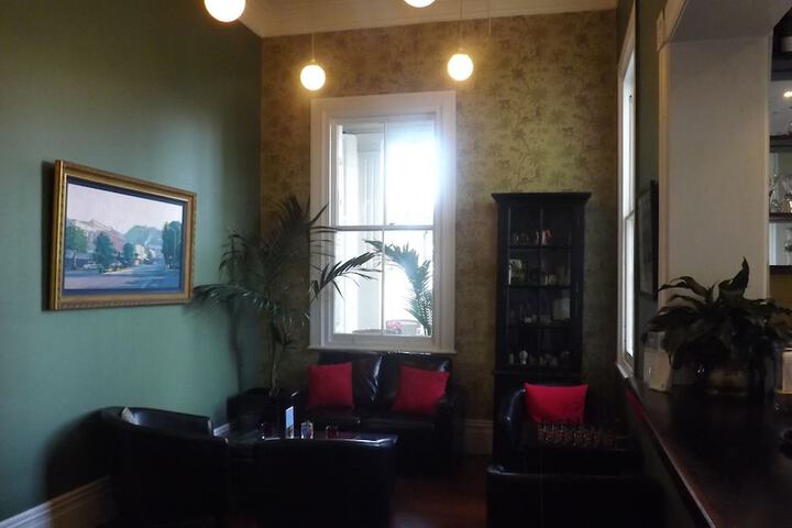 Lounge 59 of 70
