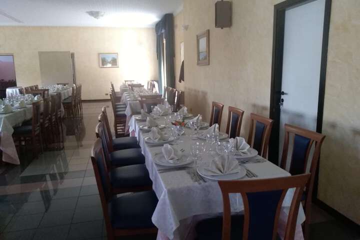 Dining 40 of 59