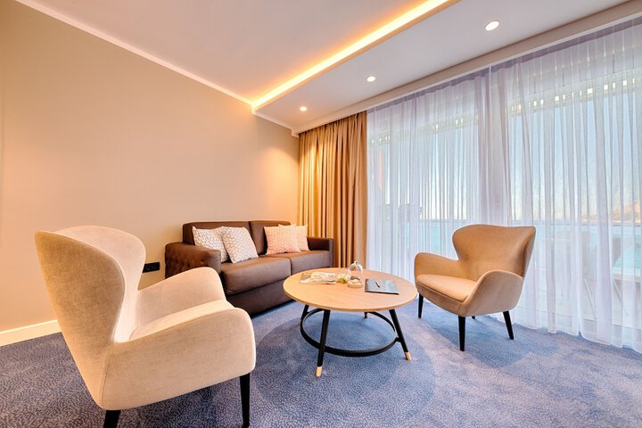 Room 40 of 106