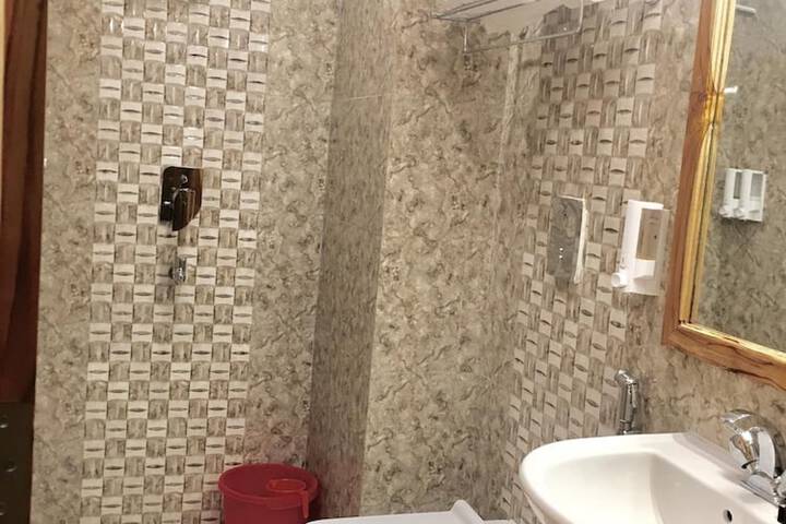 Room 13 of 30