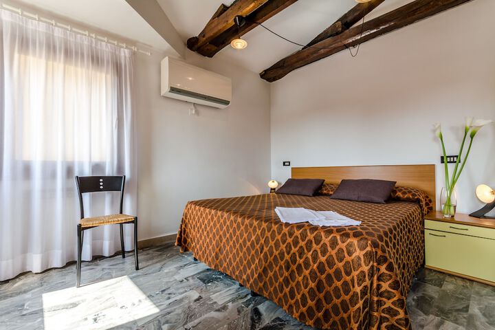 Room 2 of 25