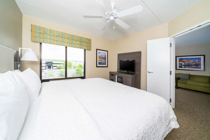 Standard | King Bed (7 of 17)