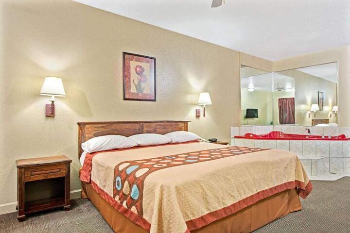 1 King Bed (7 of 14)