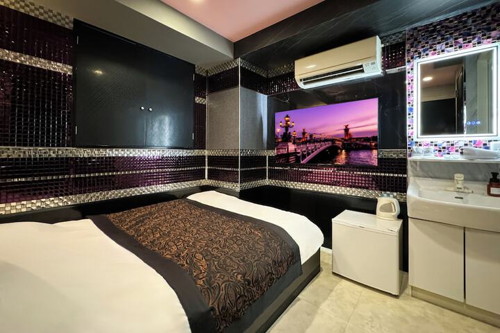 Room 10 of 24