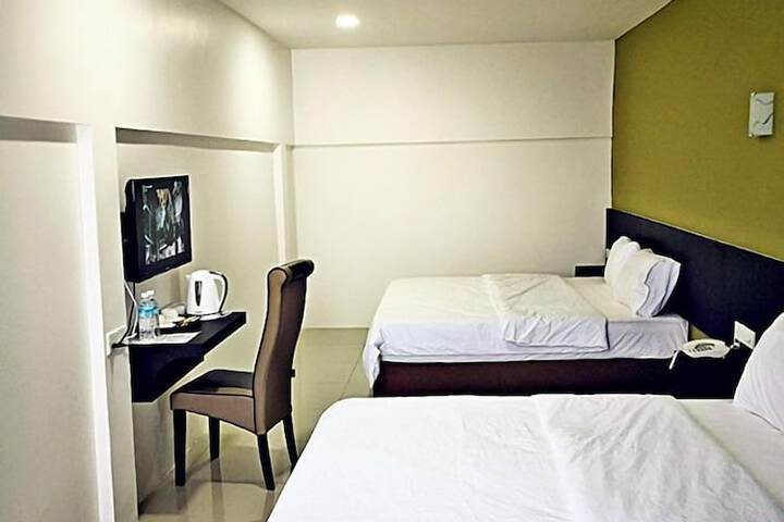 Room 13 of 33