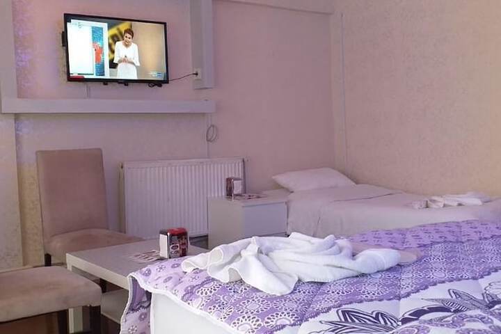 Room 4 of 25