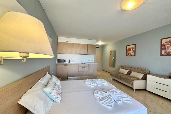 Room 60 of 151
