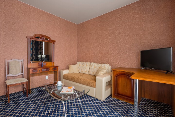 Room 16 of 38
