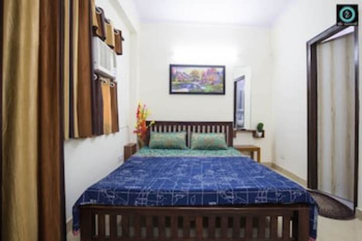 THE RAVEESH ROOMS