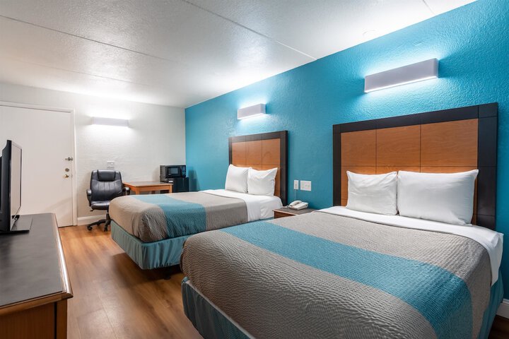 Standard Room, King or Two Doubles (3 of 11)