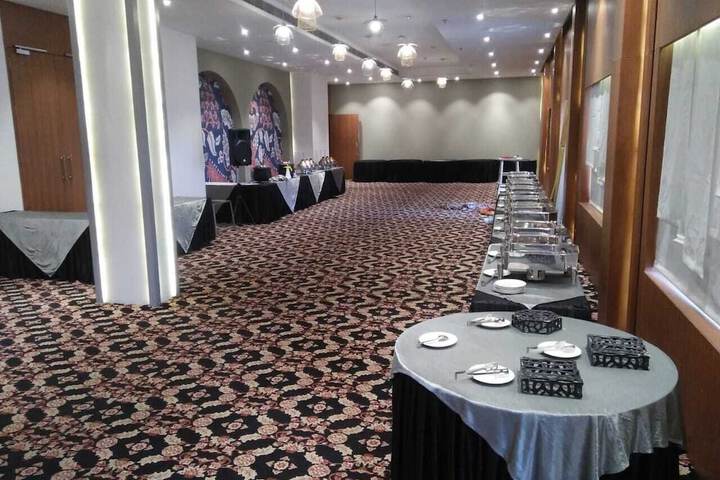 Ballroom/Hall 39 of 93