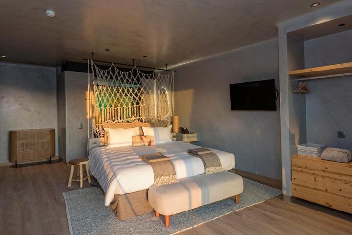 Room 10 of 42