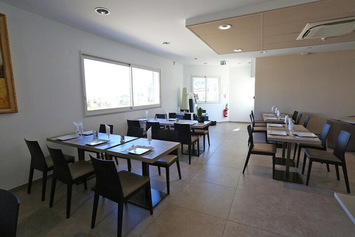 Dining 44 of 64