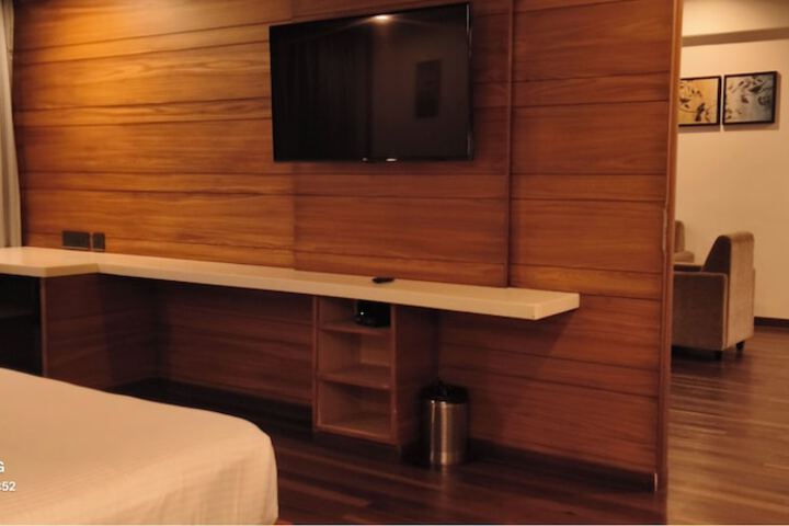 Room 37 of 80