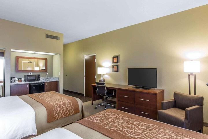 2 Queen Beds (3 of 12)