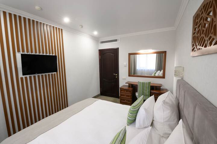 Room 8 of 113