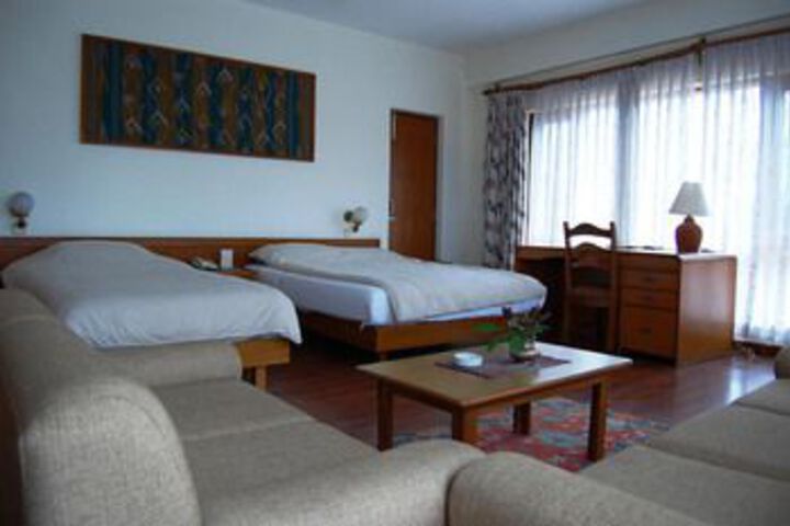 Room 12 of 27