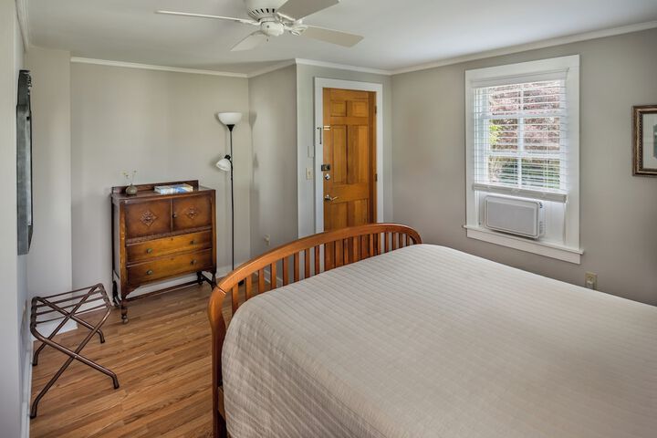 Room 32 of 106