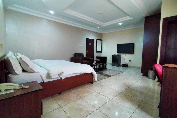 Room 10 of 38