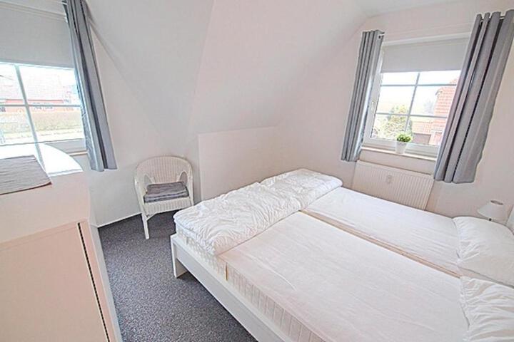 Room 3 of 7