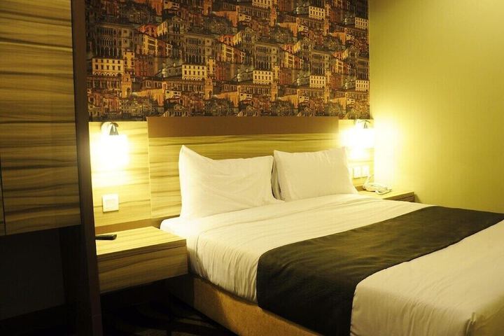 Room 17 of 30