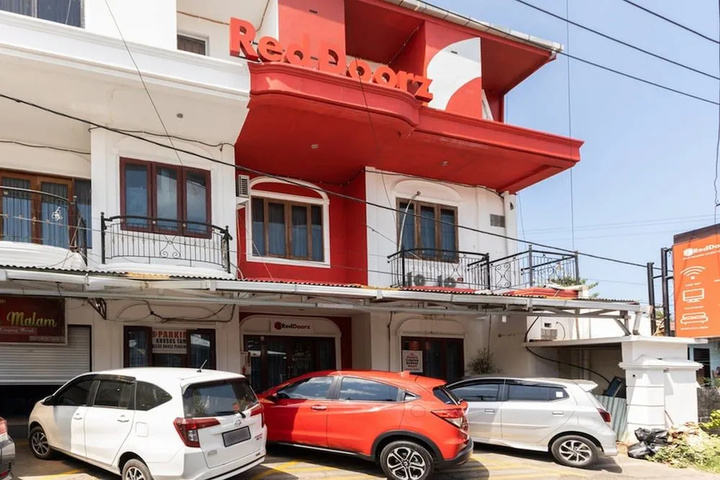 RedDoorz at Jalan Maengket Manado