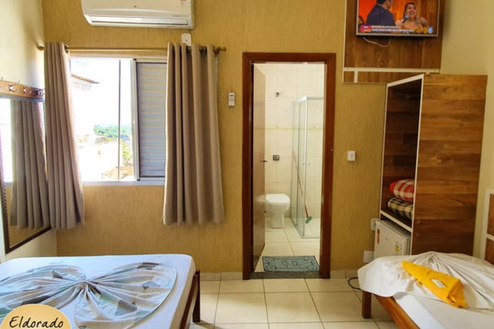Room 9 of 32