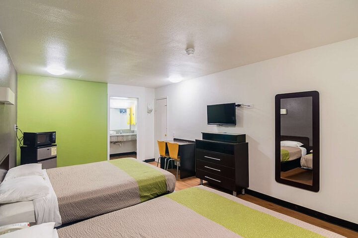 Deluxe Room 2 Queen Beds Kitchenette (12 of 16)