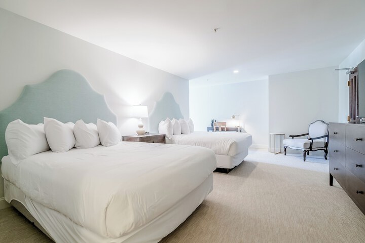Basic 2 Queen Beds (12 of 13)