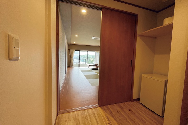 Room 7 of 18
