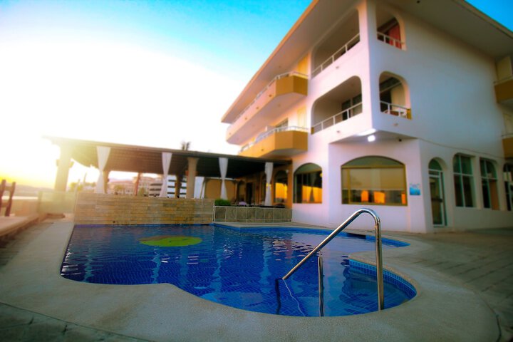 Pools & Facilities