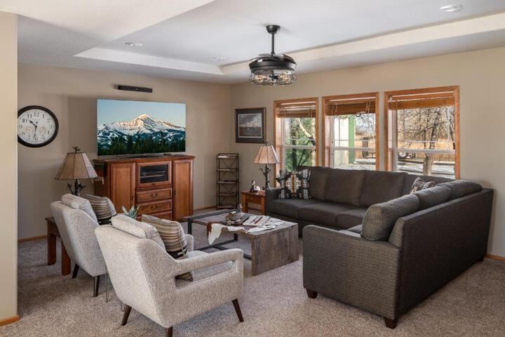 Mountain View Home on 2 Acres in Bozeman, MT