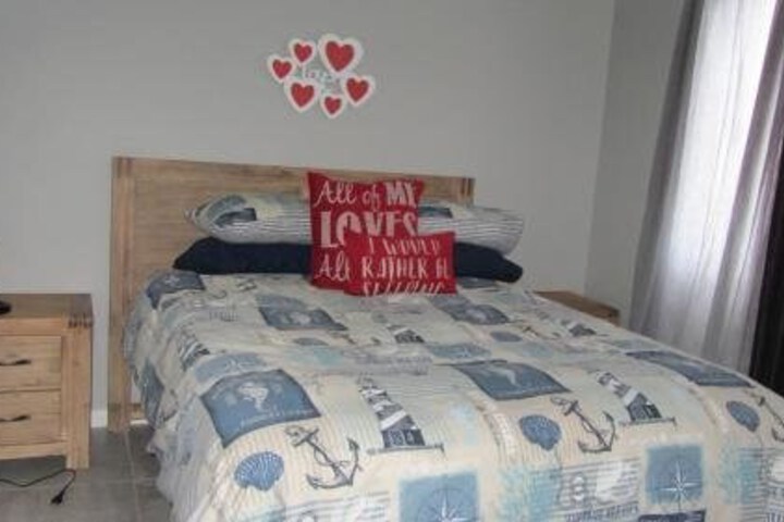 Room 5 of 12