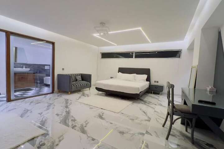Room 5 of 49